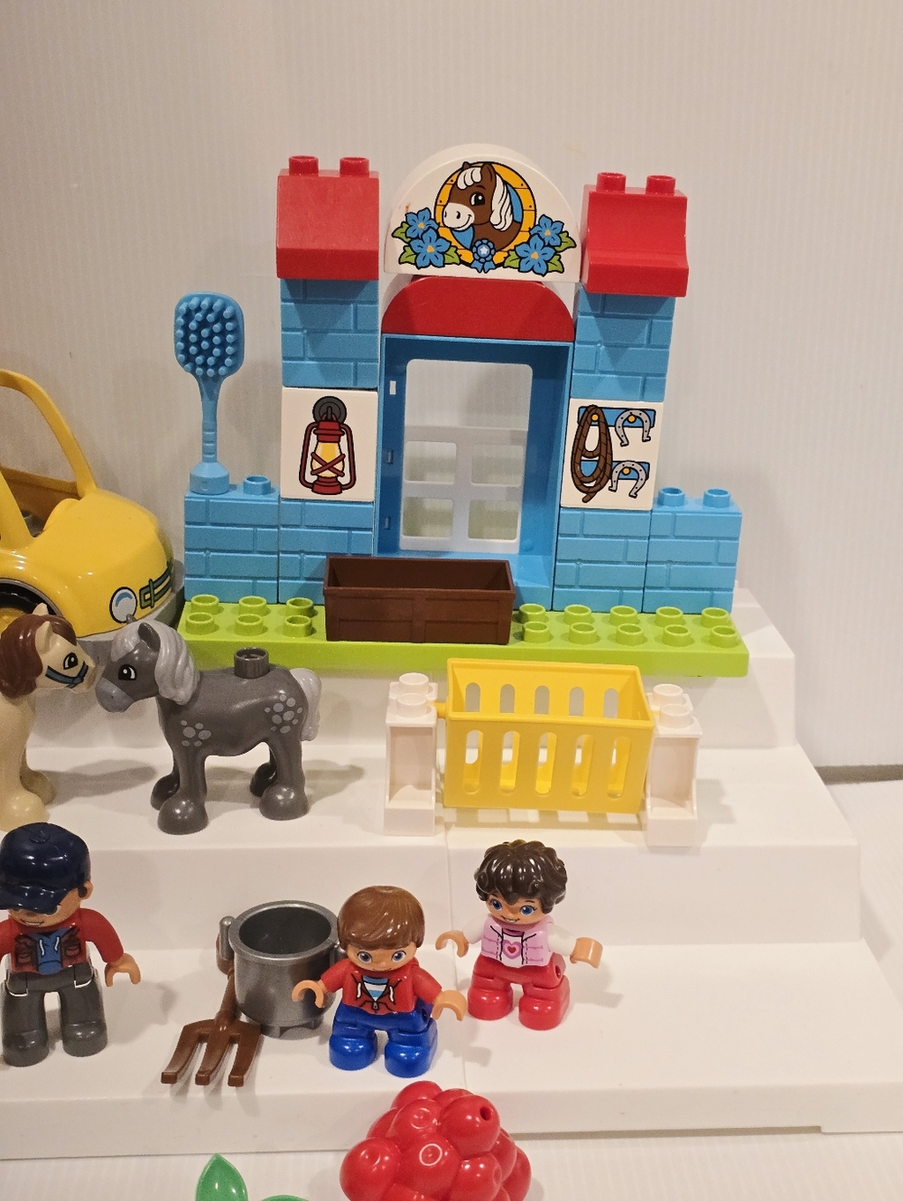 Lego Duplo Farmers' Market and Pony Stable Building Set - Picture 2 of 16